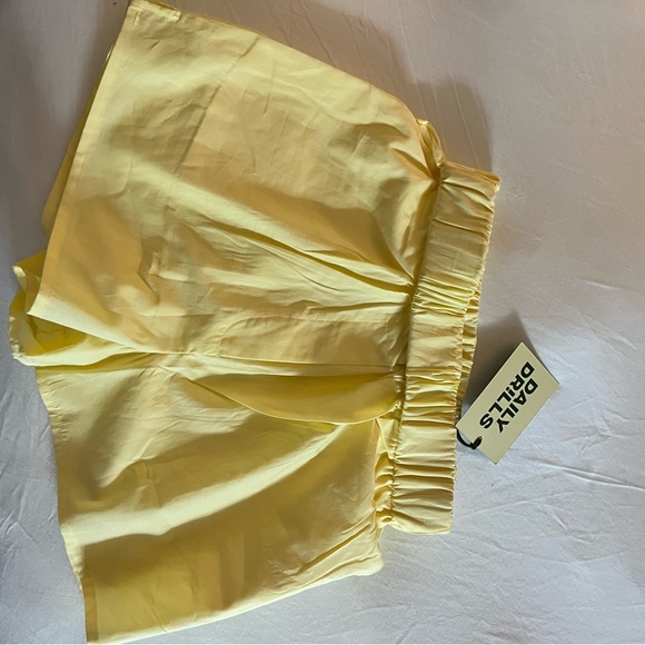 Daily Drills Poplin Yellow Resort Shorts!! NWT! Small - Picture 4 of 4